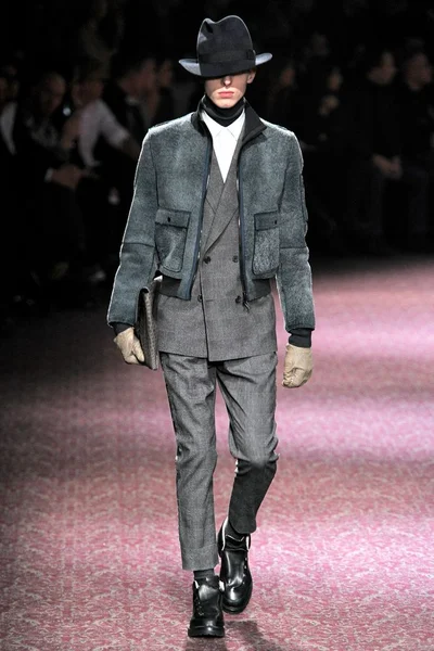 Look 30